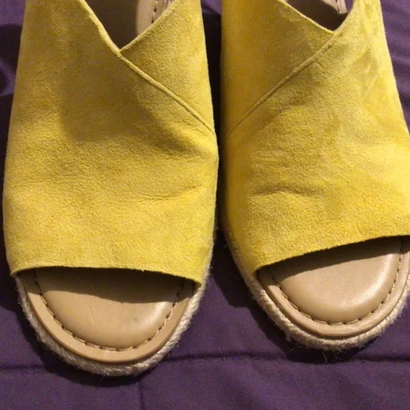New Yellow Suede Franco Sarto Wedges 7.5 - Picture 2 of 6